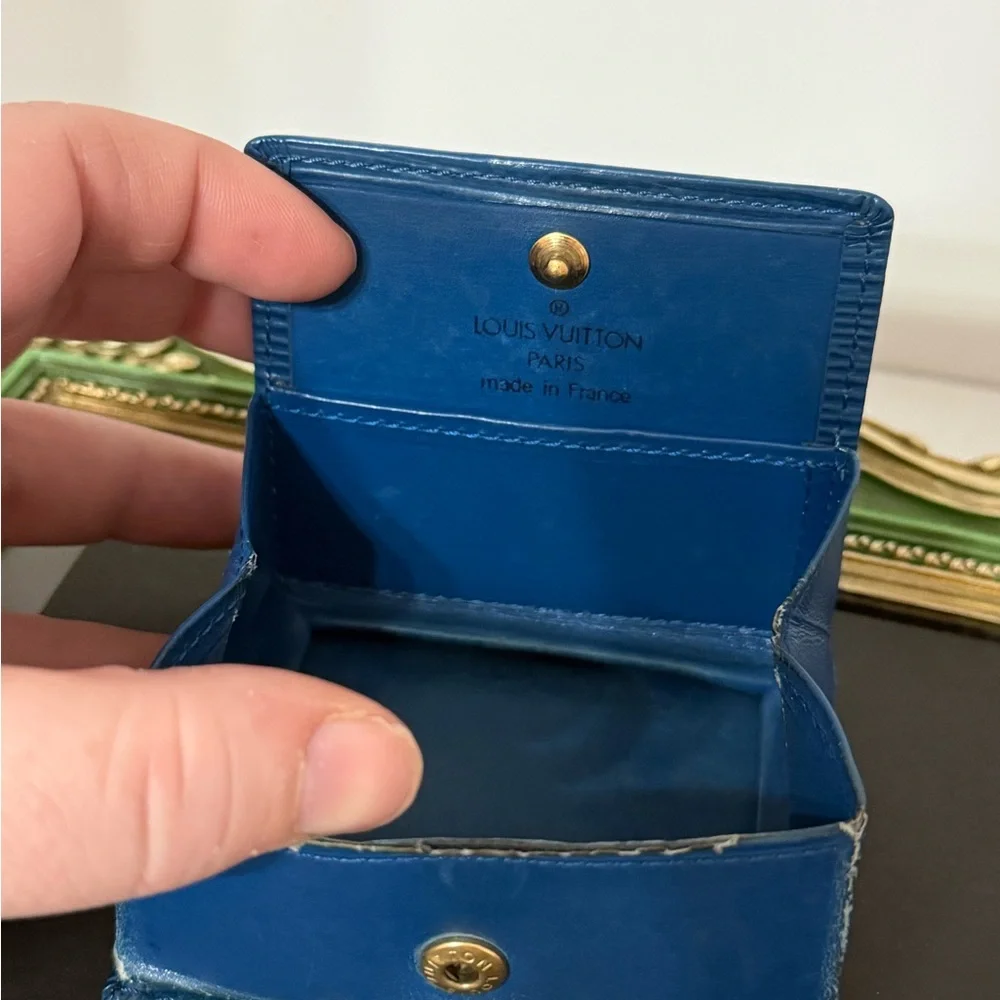 LOUIS VUITTON Epi Porte Monnaie Boite
Coin Purse - Picture 5 of 7